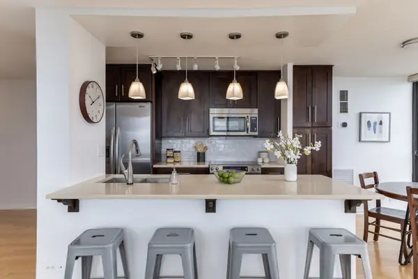345 W Fullerton Pkwy #2001, Chicago, IL 60614