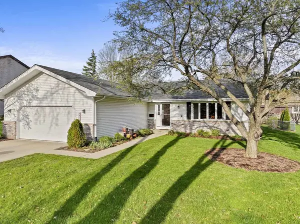 815 Carriage DR, Algonquin, IL 60102