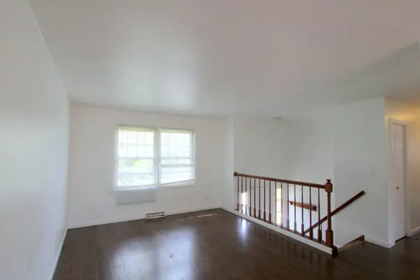 203 E Donovan AVE, Woodstock, IL 60098
