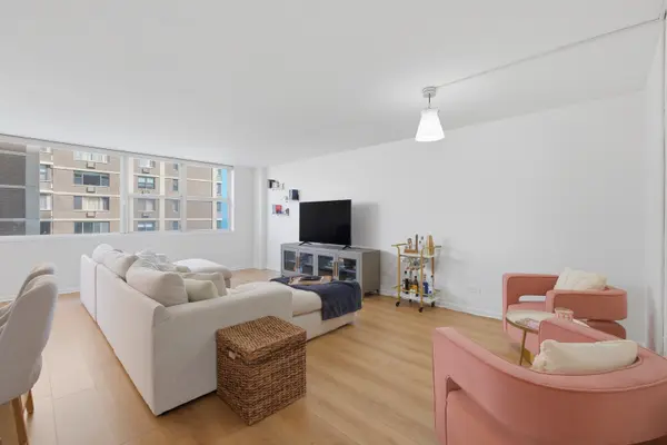 6301 N Sheridan RD #8E, Chicago, IL 60660
