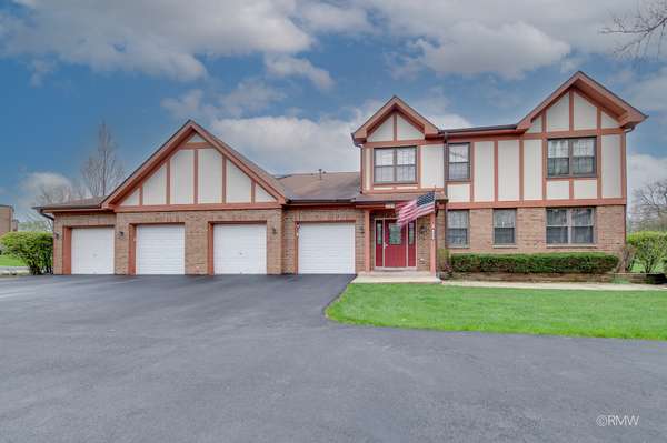 223 Glen Ridge LN #1B, Bloomingdale, IL 60108