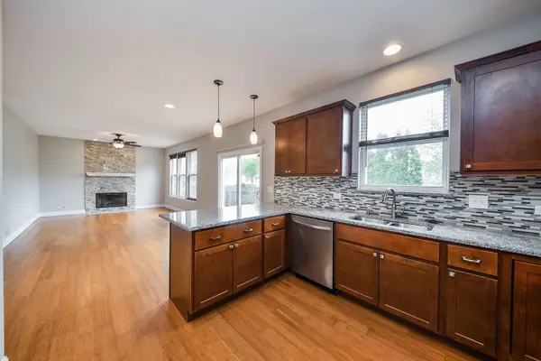 2382 Shiloh DR, Aurora, IL 60503