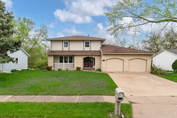 4003 Tanglefoot TER, Bettendorf, IA 52722