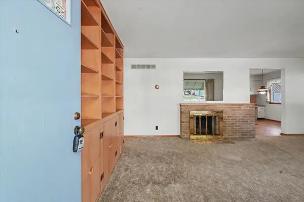 1212 Cambridge DR, Champaign, IL 61821