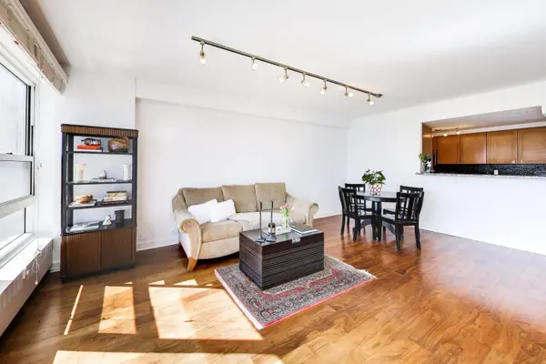 3180 N Lake Shore DR #2E, Chicago, IL 60657