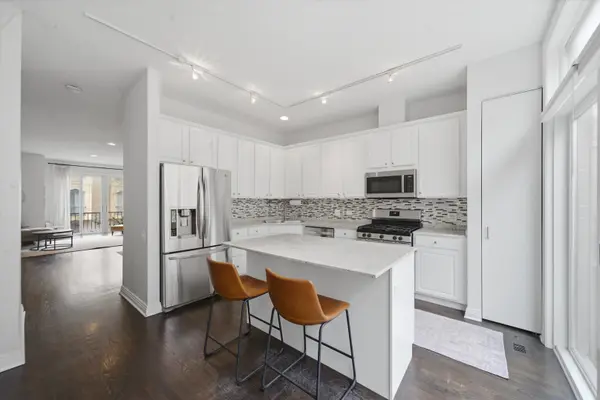 527 N Peoria ST, Chicago, IL 60642