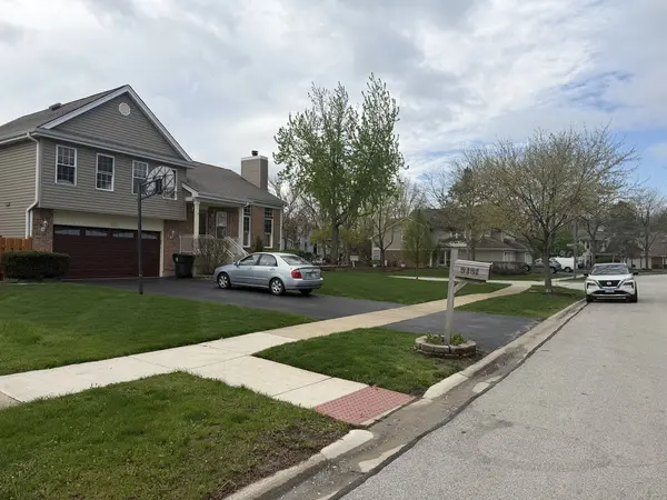 2101 Camden LN, Hanover Park, IL 60133