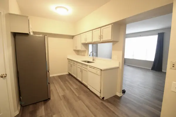 2903 STONEWATER DR #2903, Naperville, IL 60564