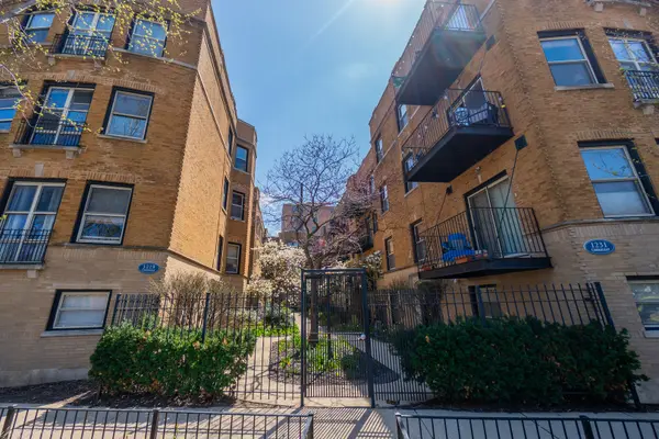 1231 W Greenleaf AVE #2, Chicago, IL 60626