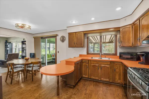 850 Arthur DR, Elgin, IL 60120