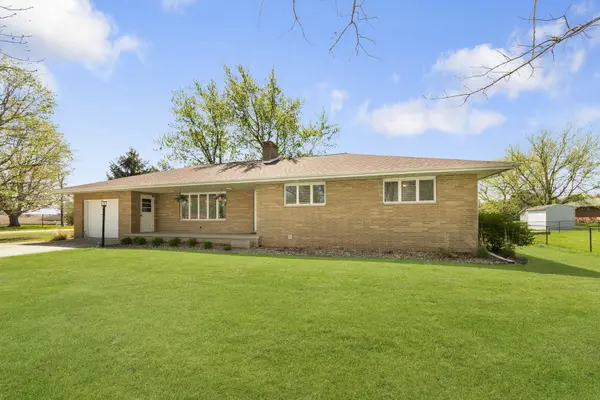201 Cedar LN, Minonk, IL 61760