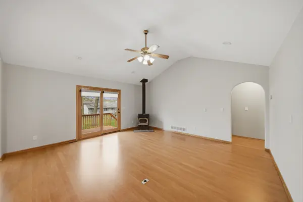 307 Portage LN, Dixon, IL 61021