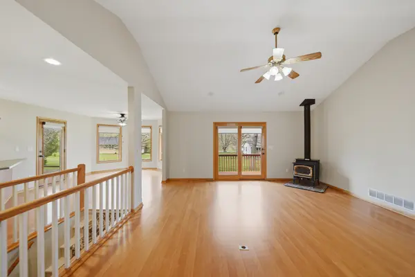 307 Portage LN, Dixon, IL 61021