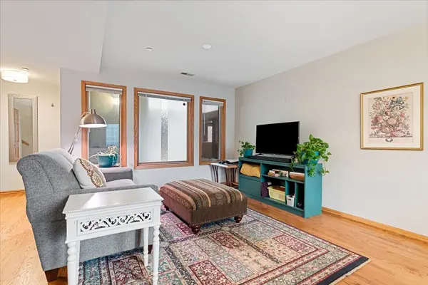407 S Oak Park AVE #H, Oak Park, IL 60302