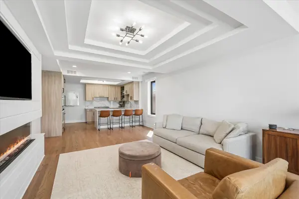 1857 N California AVE #2, Chicago, IL 60647