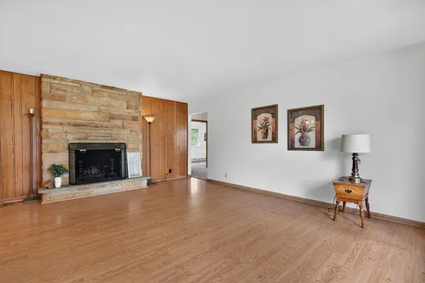 3925 Downers DR, Downers Grove, IL 60515