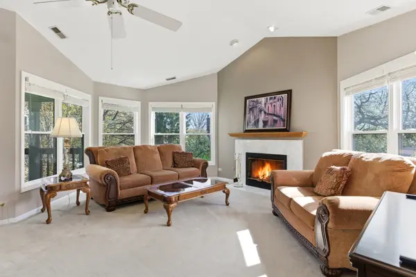 2520 Live Oak LN, Buffalo Grove, IL 60089