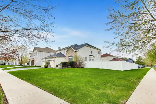 1655 Farmside LN, Bolingbrook, IL 60490