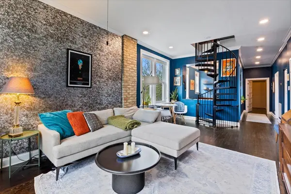 2328 N Oakley AVE #3E, Chicago, IL 60647