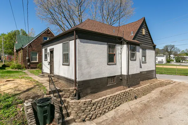 209 E Pleasant ST, Davenport, IA 52803