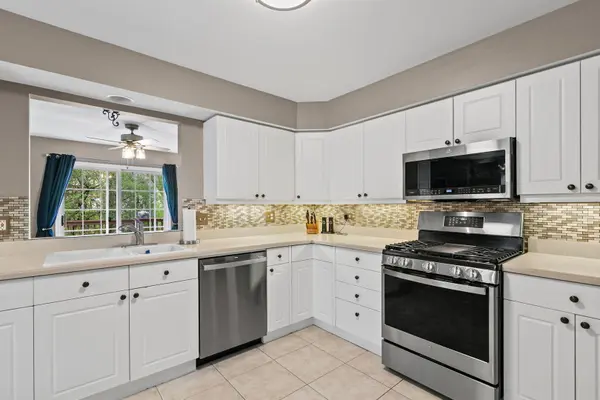 1354 Laurel Oaks DR, Streamwood, IL 60107