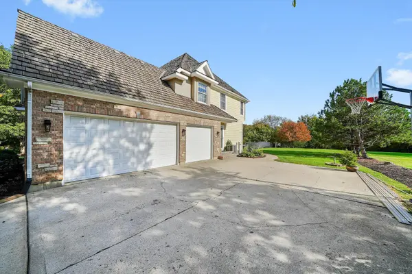 35080 N Oak Knoll CIR, Gurnee, IL 60031