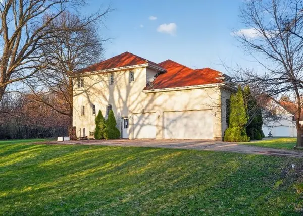 2113 Elgin RD, Barrington, IL 60010