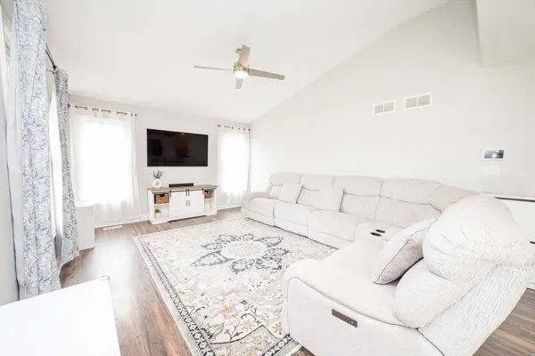 2912 Grand Prairie DR, Joliet, IL 60431