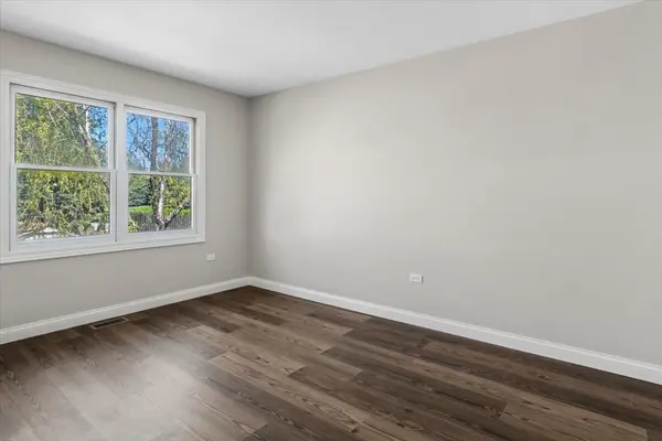 9 Red Bud CT, Bolingbrook, IL 60490