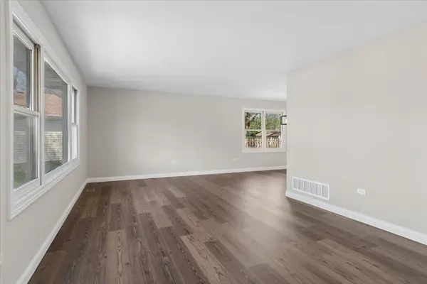 9 Red Bud CT, Bolingbrook, IL 60490