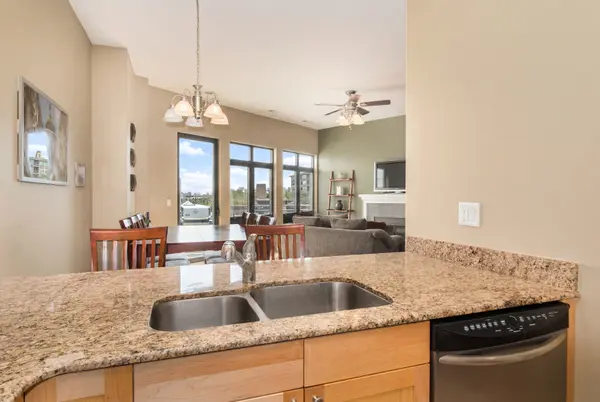 4770 N Manor AVE #404, Chicago, IL 60625