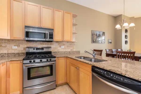 4770 N Manor AVE #404, Chicago, IL 60625
