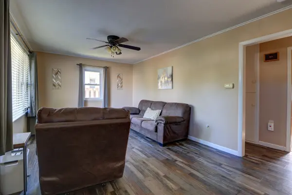 2927 Pershing BLVD, Clinton, IA 52732