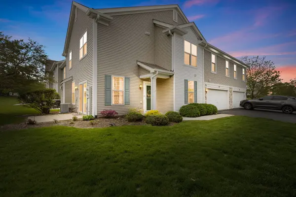 77 Johnson CT, North Aurora, IL 60542