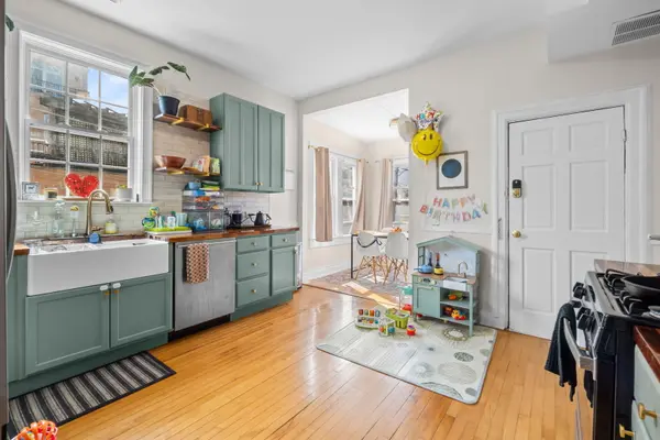 2317 W Barry AVE, Chicago, IL 60618