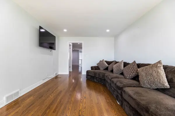 5606 S Parkside AVE, Chicago, IL 60638