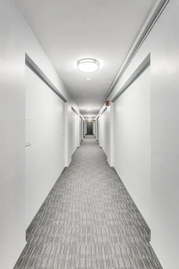 700 W Bittersweet PL #210, Chicago, IL 60613