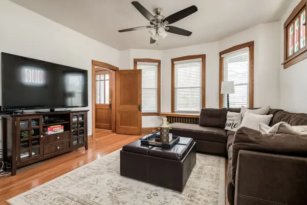 9439 Congress Park AVE, Brookfield, IL 60513