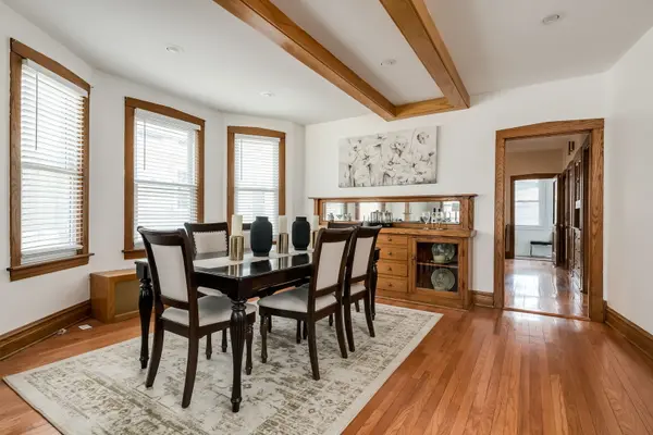 9439 Congress Park AVE, Brookfield, IL 60513