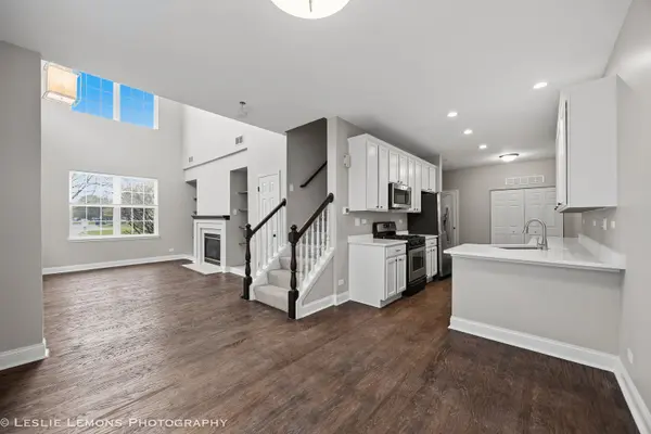 2233 Hillsboro CT, Aurora, IL 60503