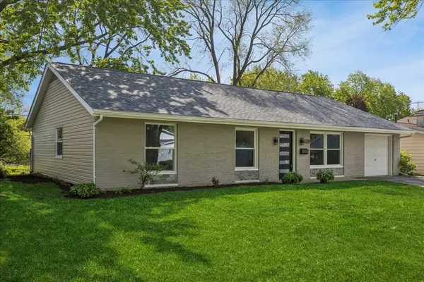 7855 Kensington LN, Hanover Park, IL 60133