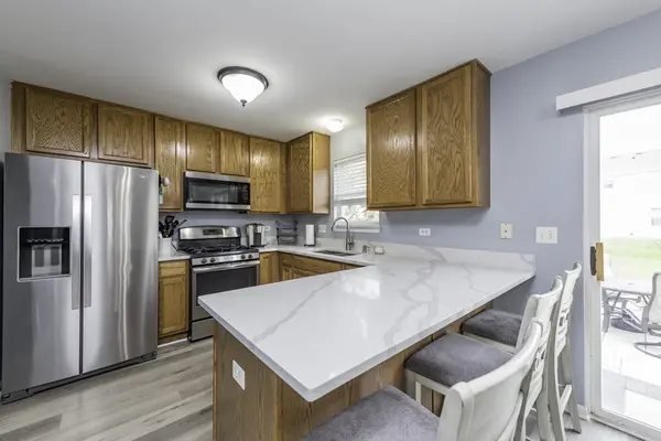 2177 W Wicklow LN, Round Lake, IL 60073