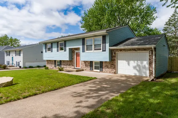 6636 Hillandale RD, Davenport, IA 52806