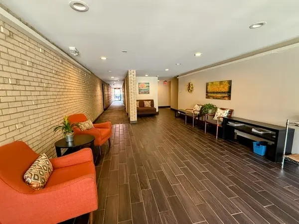215 Marengo AVE #2F, Forest Park, IL 60130
