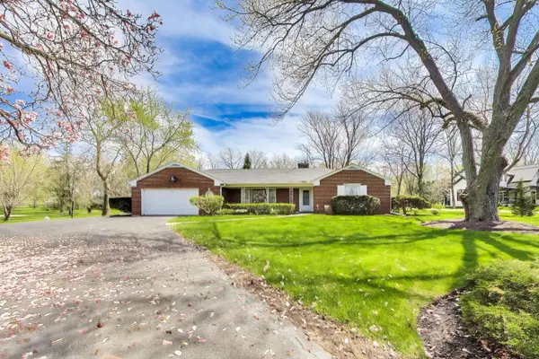 133 Howe TER, Barrington, IL 60010