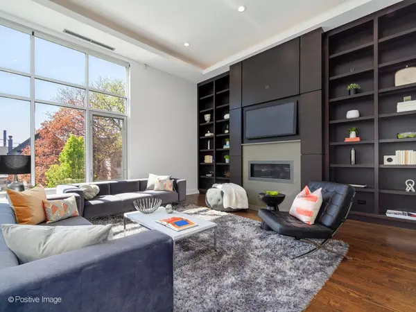 2109 N Campbell AVE #2S, Chicago, IL 60647