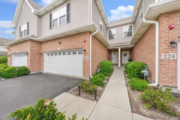 218 Auburn Hills LN, Addison, IL 60101