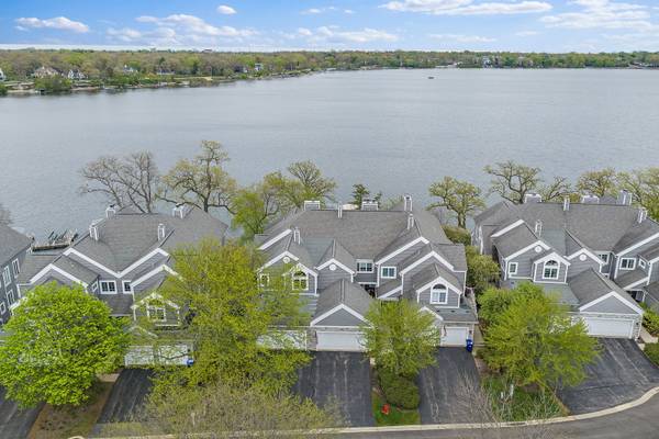 237 Sandy Point LN, Lake Zurich, IL 60047
