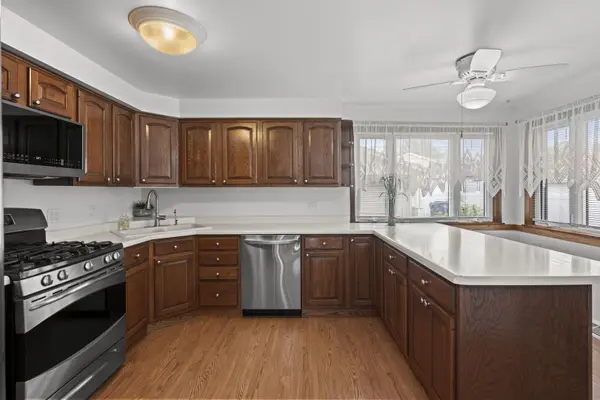 10505 S Kilbourn AVE, Oak Lawn, IL 60453