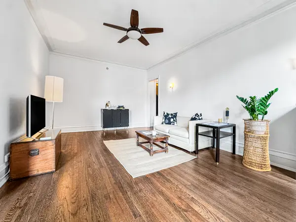 400 W Deming PL #3L, Chicago, IL 60614